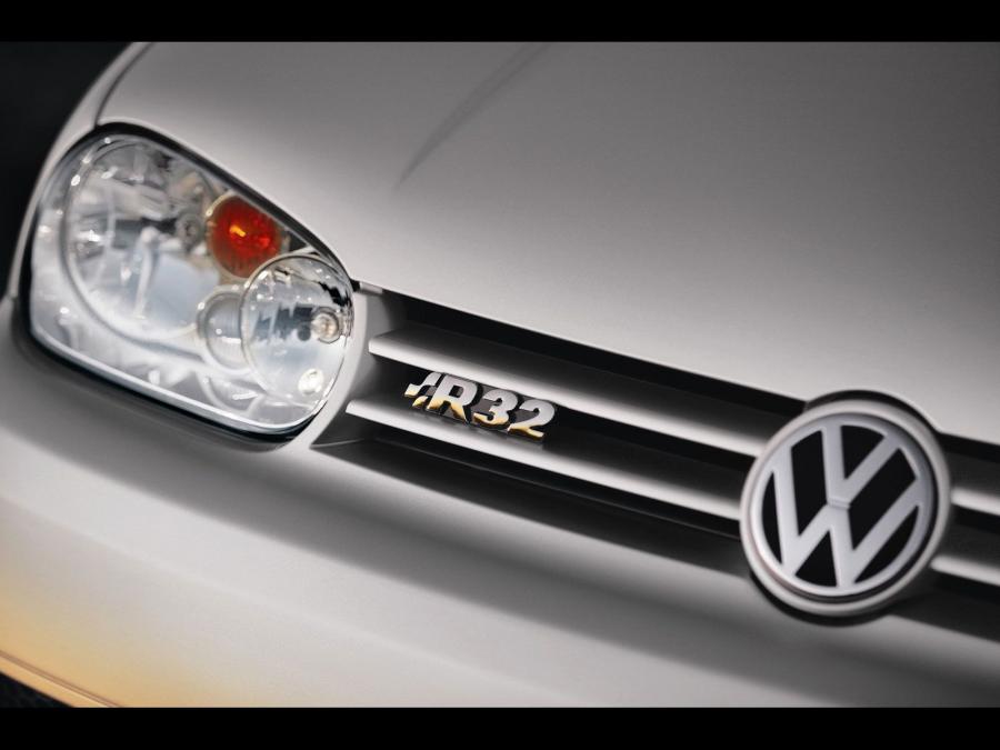  Volkswagen Golf R32 2004 года  (фото 7 из 12)